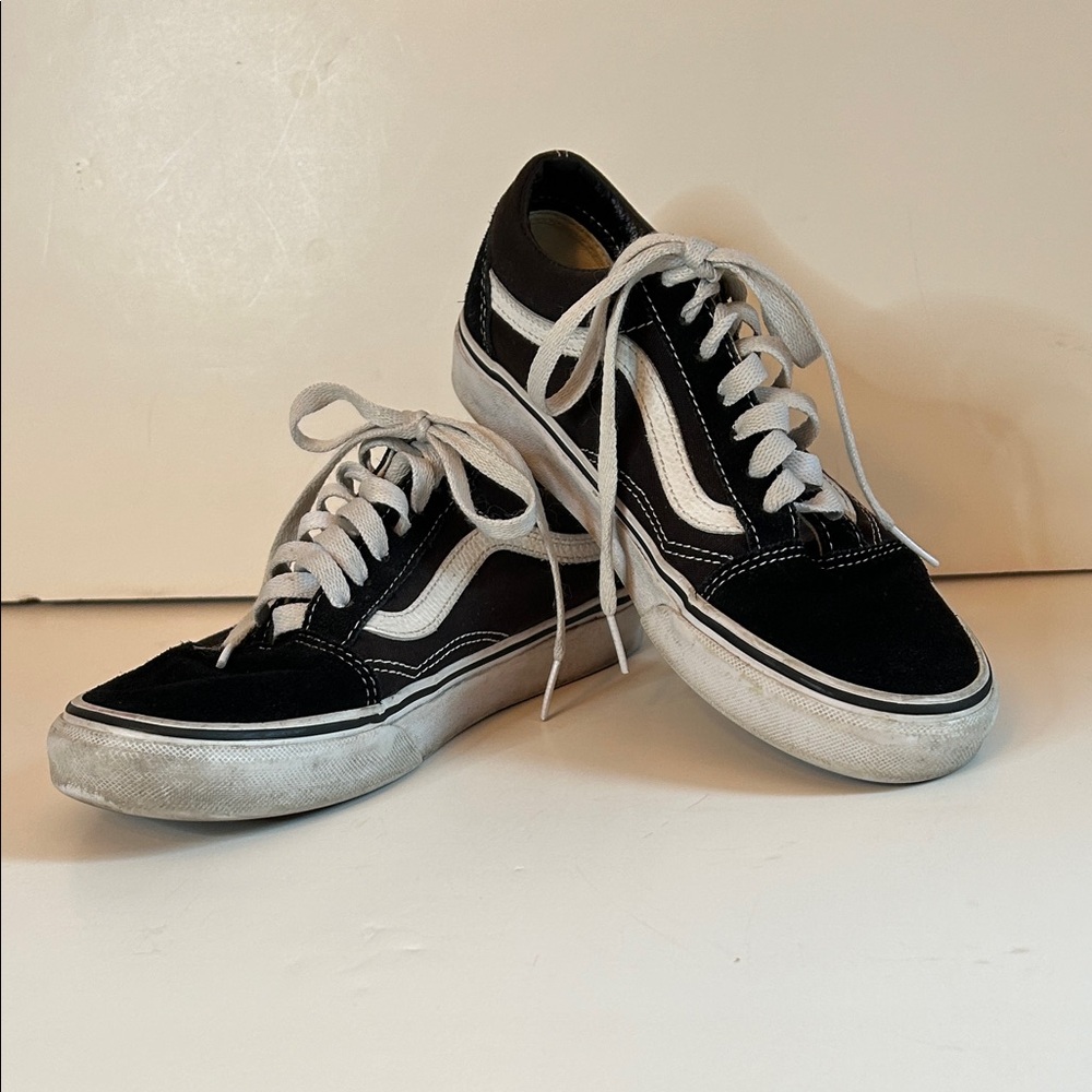 Vans Old Skool skate shoes unisex black suede white trim women’s Size 7.5